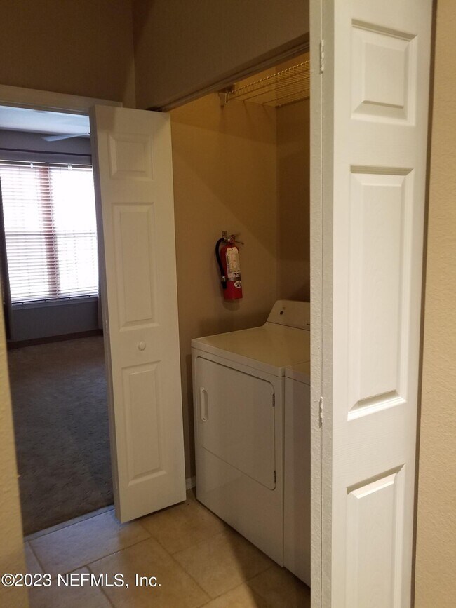 Building Photo - 13810 Sutton Park Dr N