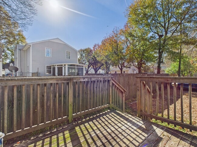 Building Photo - 604 W Vine St