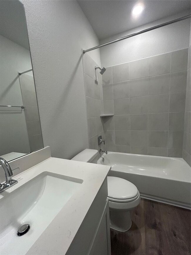 Building Photo - 2423 Ekvall Dr