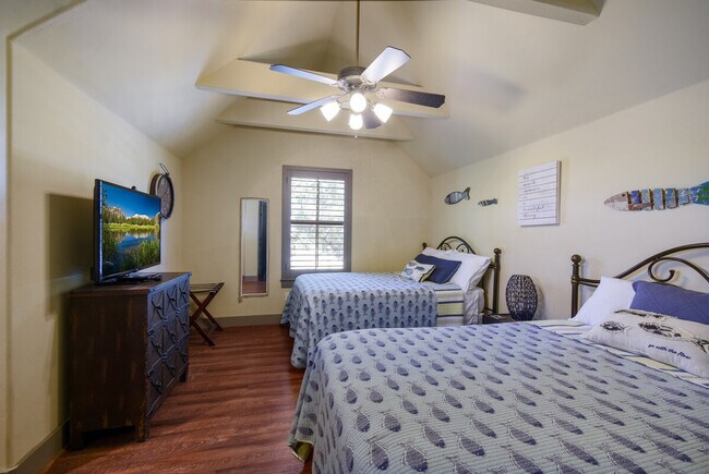 Building Photo - 7221 Trident-SI ID1521782P