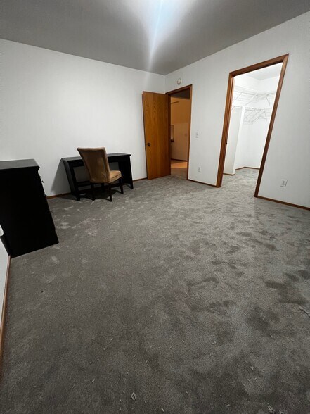 Building Photo - 1047 Danby Rd