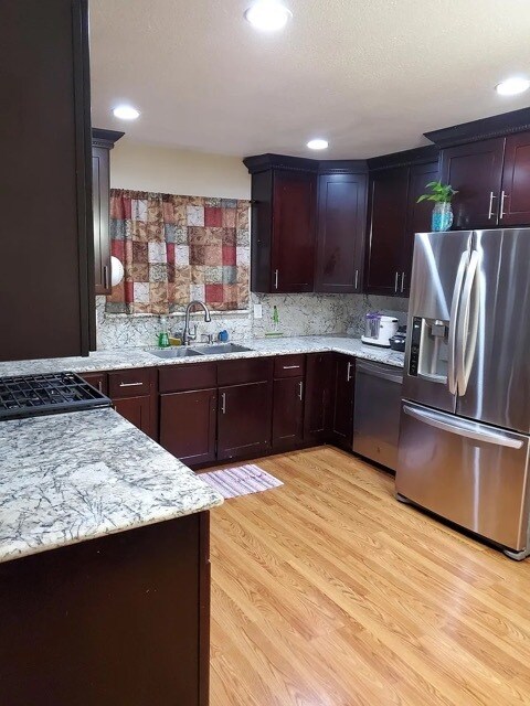 Building Photo - 524 Maple Ave