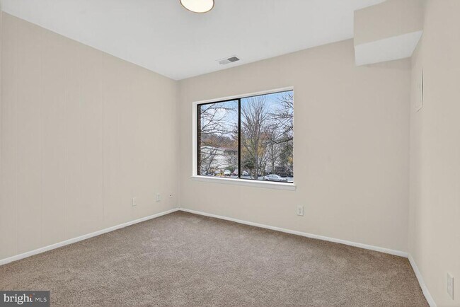 Building Photo - 11230 Cherry Hill Rd