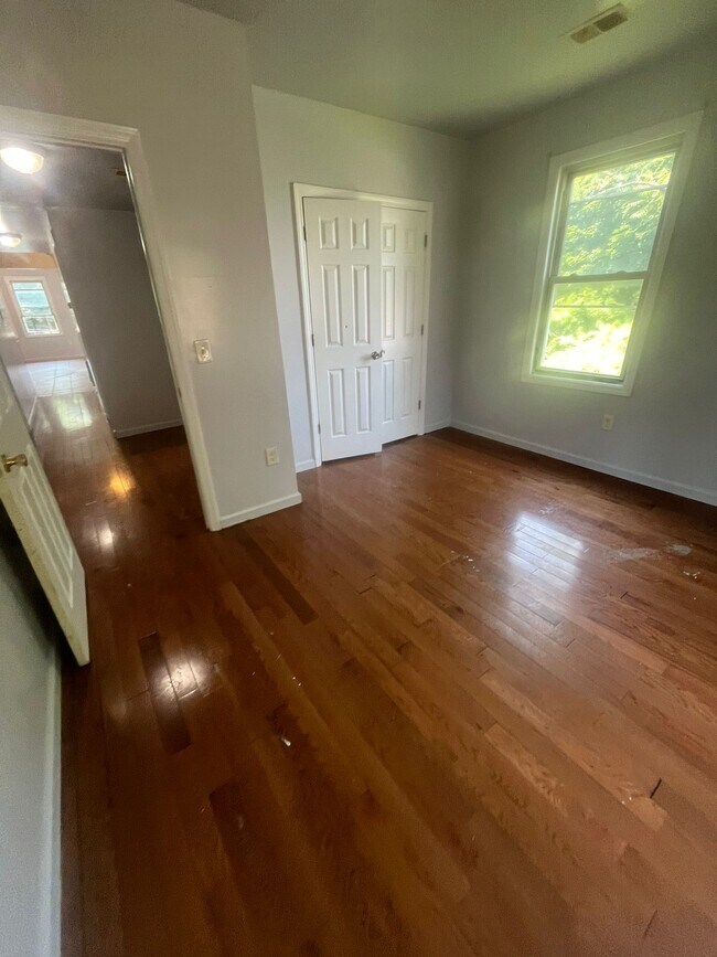 Building Photo - 15-17 Ferdinand St