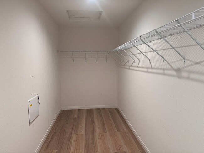 Building Photo - Beautiful 5 Bedroom 3 Bathroom Home Built in 2021