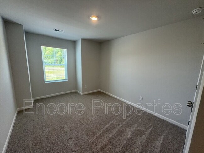 Building Photo - 3219 Bailey Lk Dr