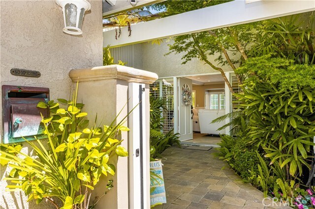 Building Photo - 9442 Tiki Cir
