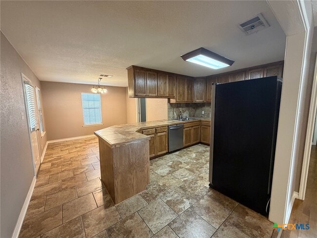 Building Photo - 127 Hillcrest Dr