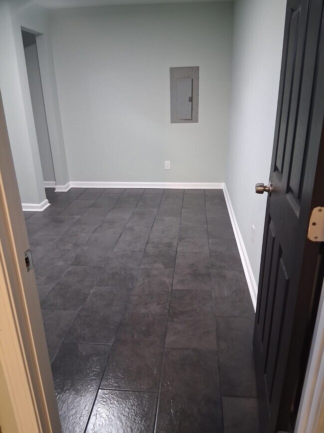 Building Photo - 804 Boston St