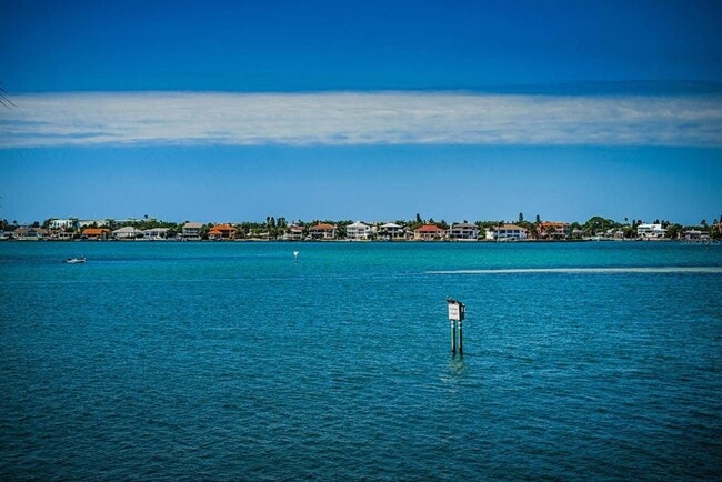 Building Photo - 6105 Bahia Del Mar Cir N