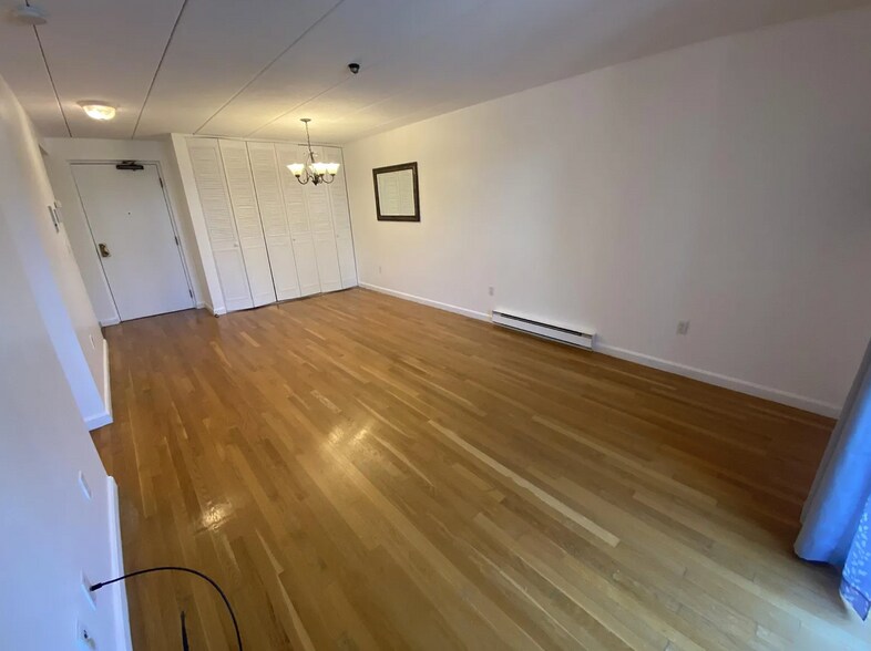 Building Photo - 179 Presidents Ln