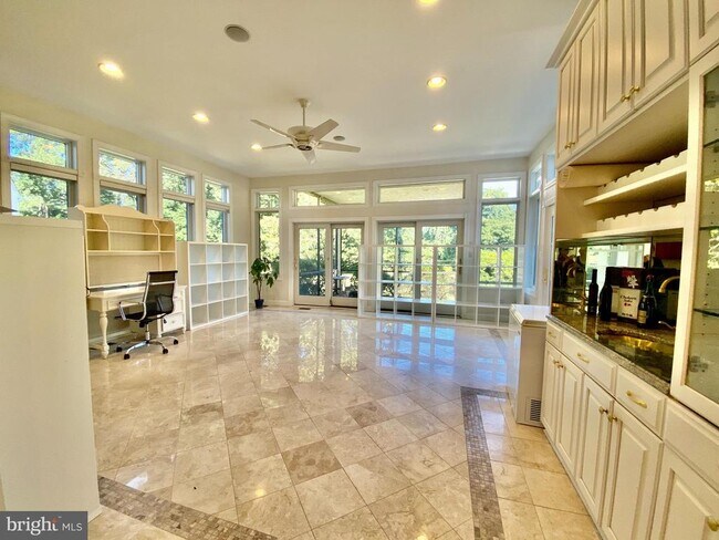Building Photo - 513 Doral Cir