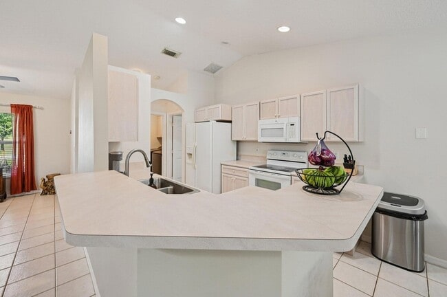 Building Photo - 5920 NW Wolverine Rd