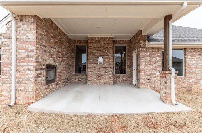 Building Photo - 504 NW 198th St