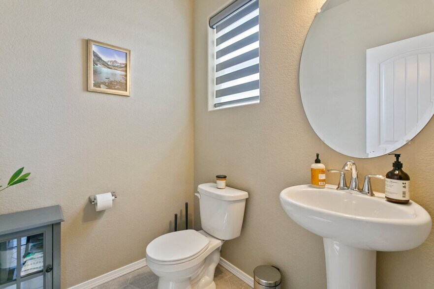 Building Photo - 5775 Thurber Dr