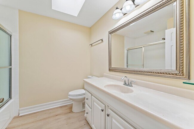 Building Photo - 118 Knoll Way