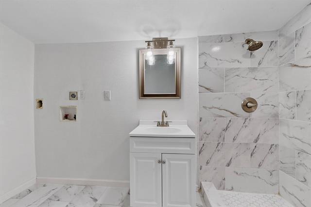 Building Photo - 631 Baker St