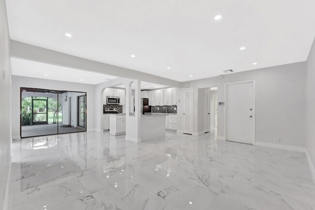 Building Photo - 10251 NW 39th Ct