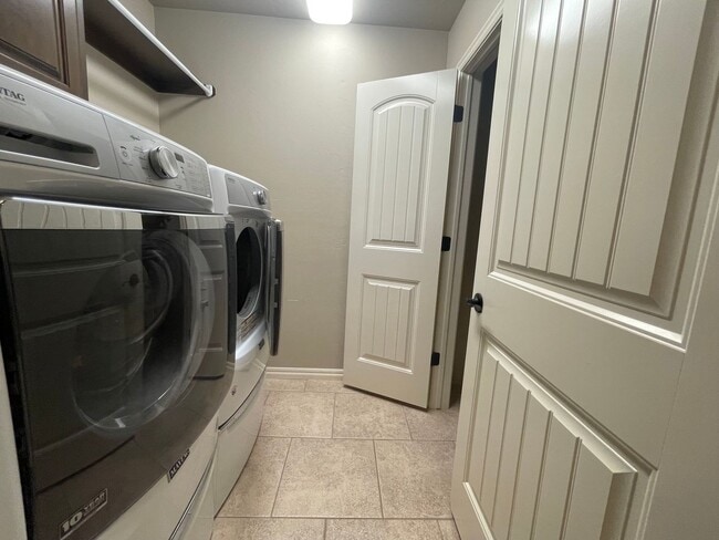 Building Photo - Deer Creek Schools