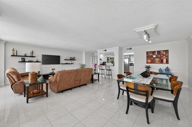 Building Photo - 2100 S Ocean Ln