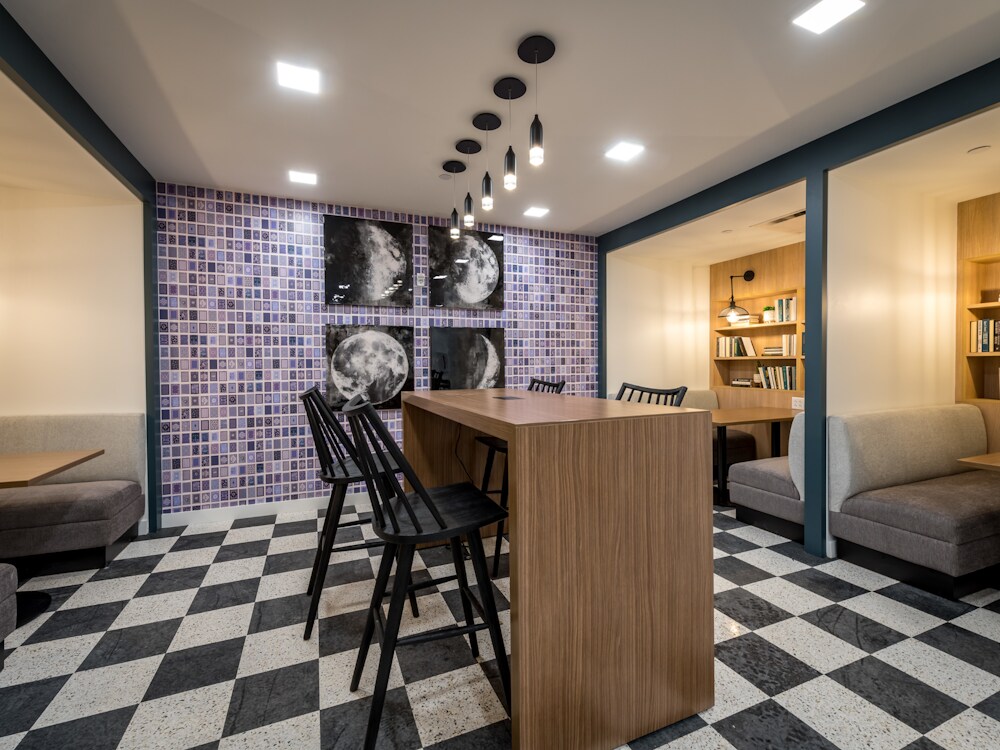 Building Photo - 1047 Commonwealth Ave