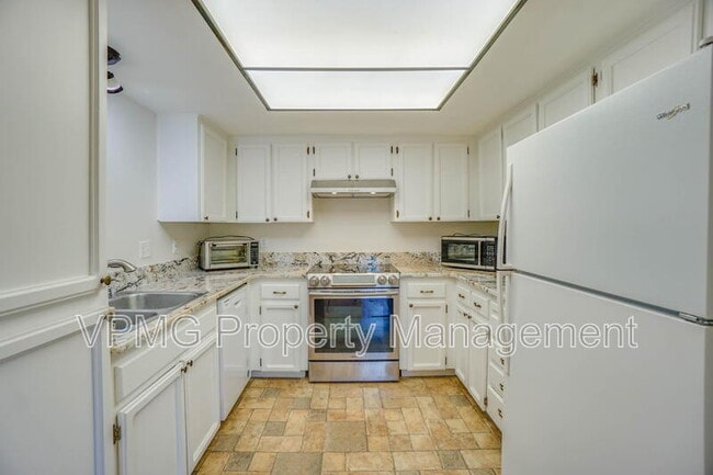 Building Photo - 605 SE 121st Ave