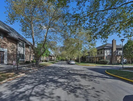 Building Photo - 652 Olde Towne Ave