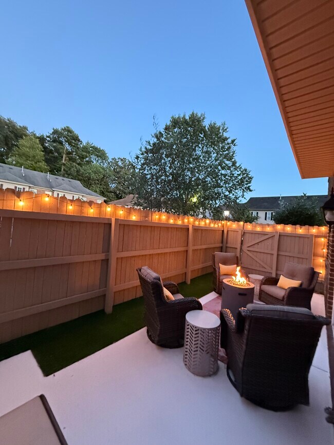 Building Photo - 410 Oakstone Trl