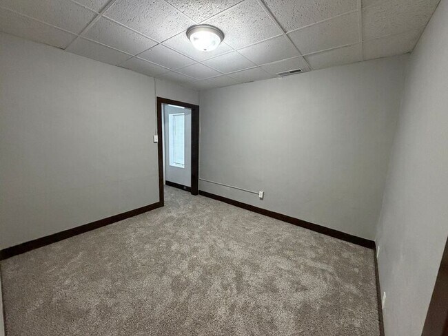 Building Photo - 5402 S 77th St