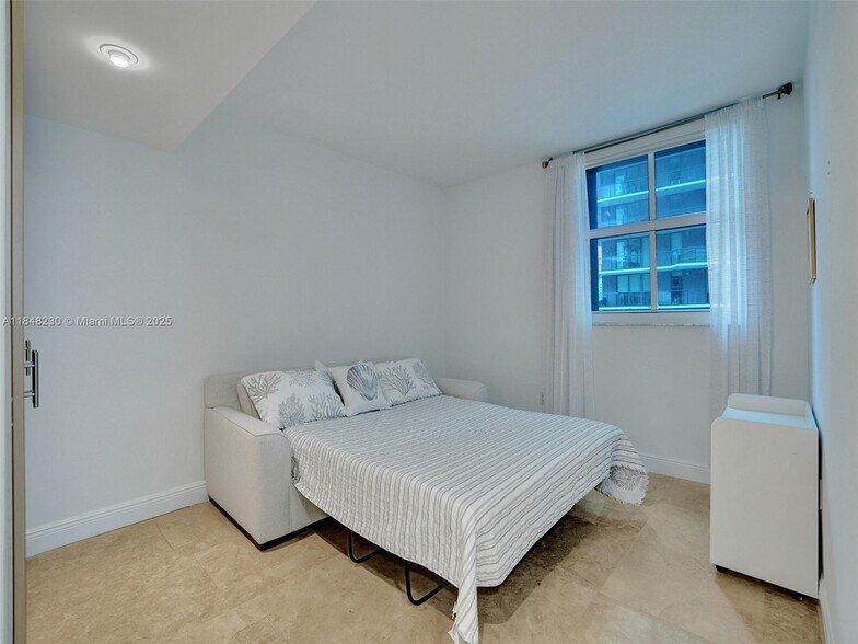Building Photo - 1250 S Miami Ave