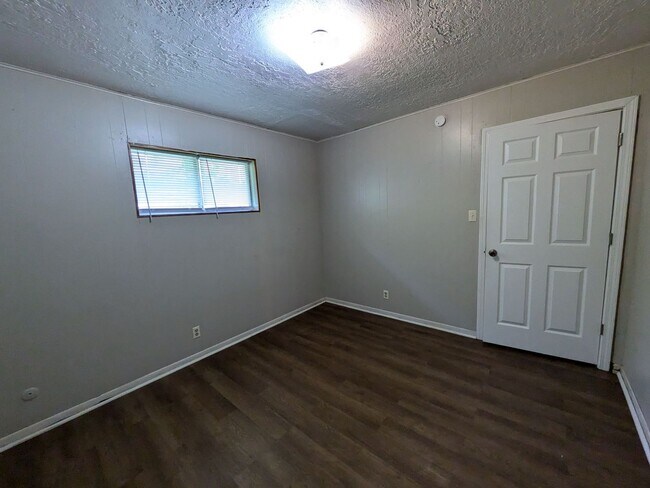 Building Photo - 4619 Hartel St
