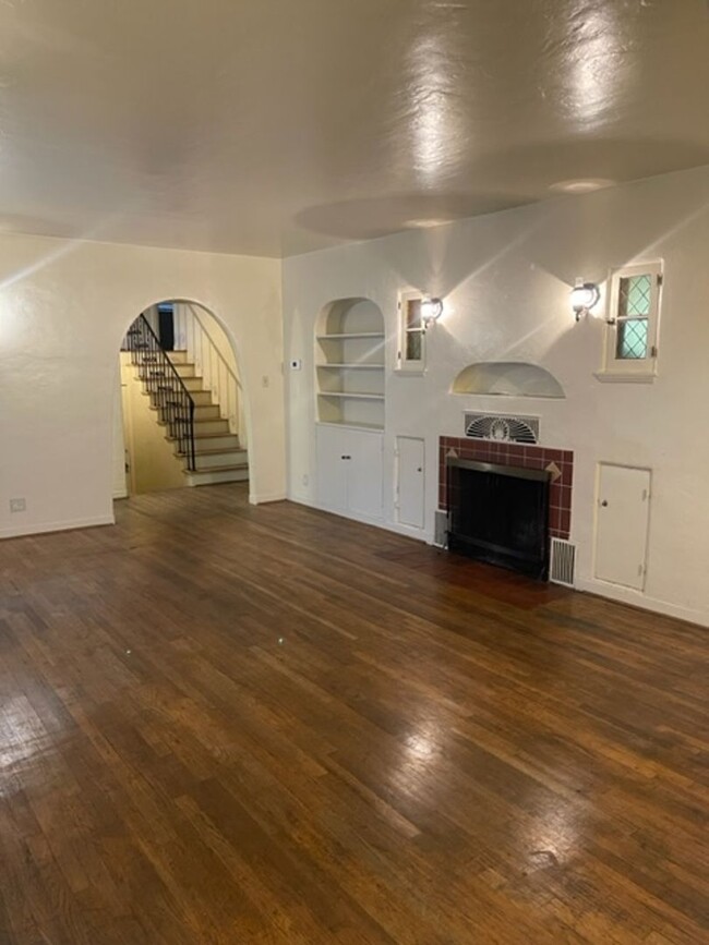 Building Photo - Charming downtown home