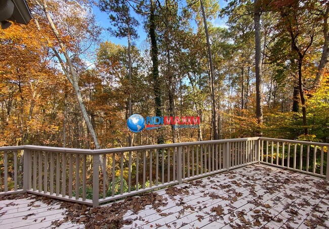 Building Photo - Spacious 6 bedrooms house in the NORTHVIEW...