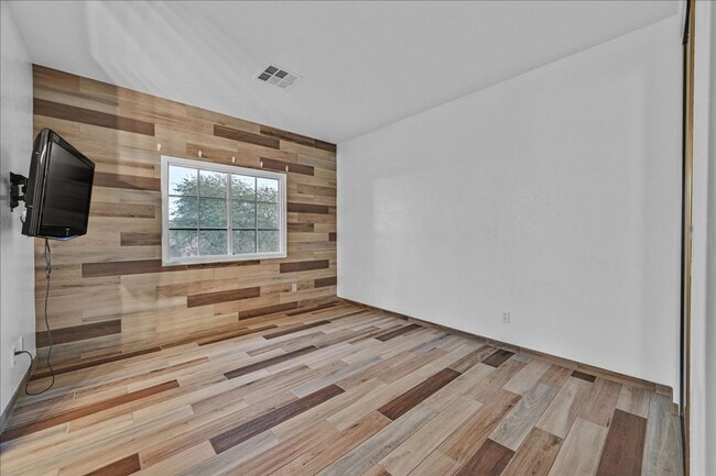 Building Photo - Fully Upgraded 5 Bedroom 4.5 Bathroom in Guard Gated Foothills Community!