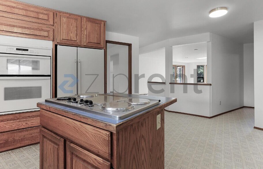 Building Photo - Unit