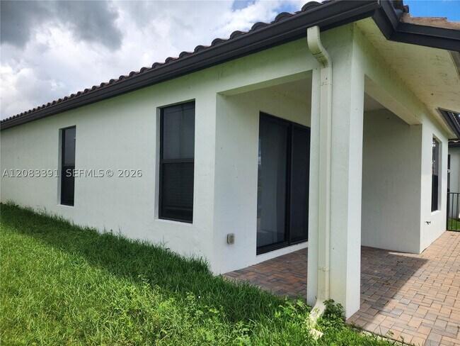 Building Photo - 5590 Carrera 5590