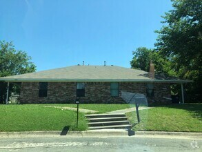 Building Photo - 3 Bedroom and 2 Bath Duplex with Carport a...