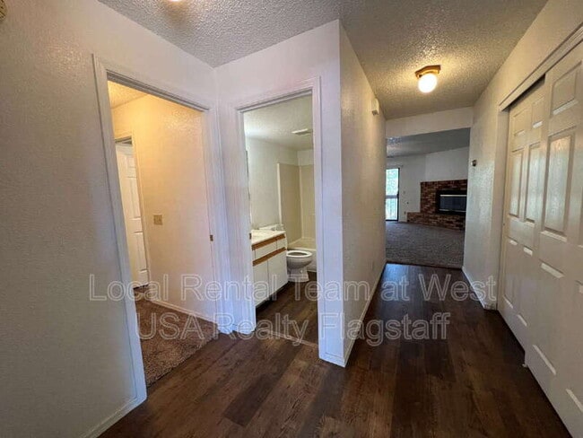 Building Photo - 2721 N Walnut Hills Dr