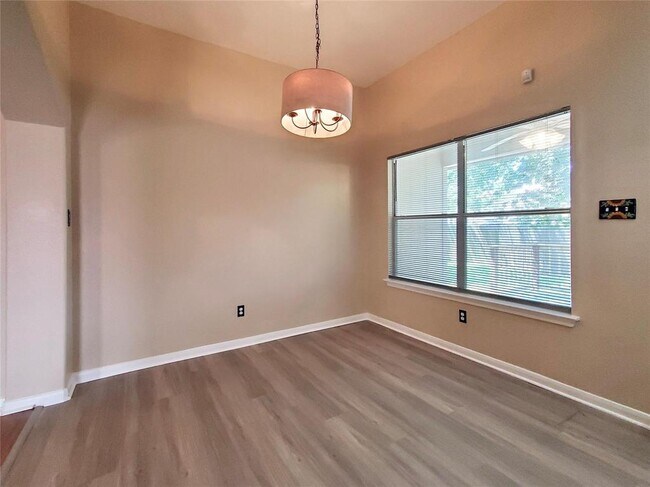 Building Photo - 491 Goldenrod St