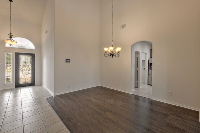 Building Photo - 2107 Auburn Vale St