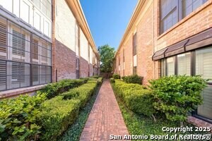 Building Photo - 7815 Broadway St