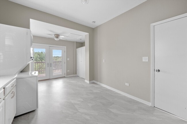 Building Photo - 1756 N Karlov Ave