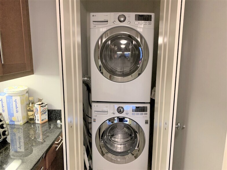 Washer/Dryer - 1 Charles St