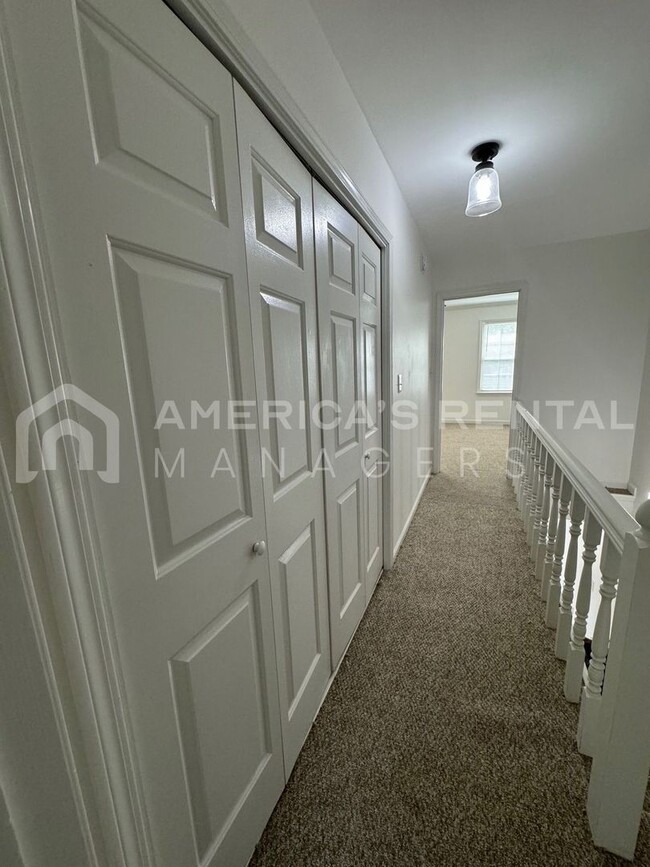 Building Photo - Home available in Homewood! Available to V...