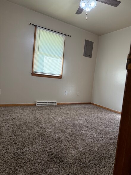 Building Photo - 2203 1/2 Lantern Hill Dr