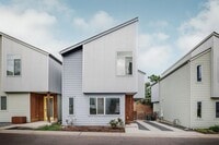 Building Photo - 801 N Bluff Dr