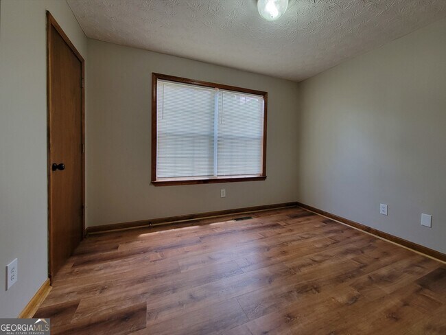 Building Photo - 522 Carl-Cedar Hill Rd