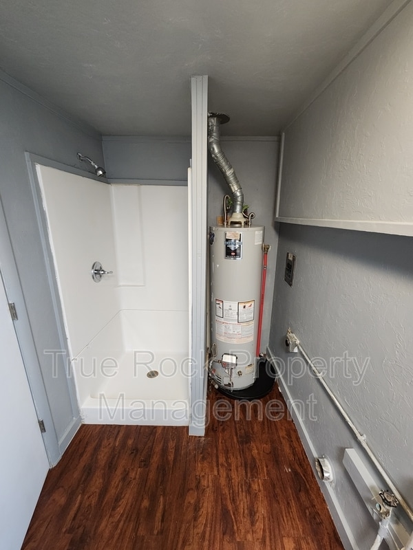 Building Photo - 400 W 17th St