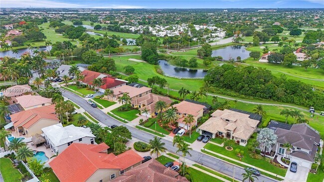 Building Photo - 720 Cypress Pointe Dr W