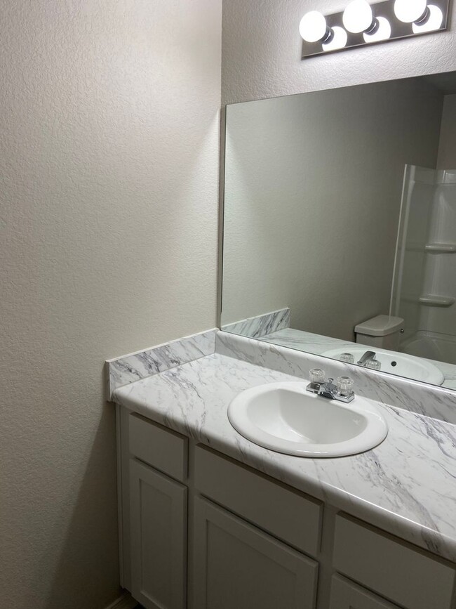 Building Photo - *Pre-leasing* Three Bedroom | Two Bath Hom...